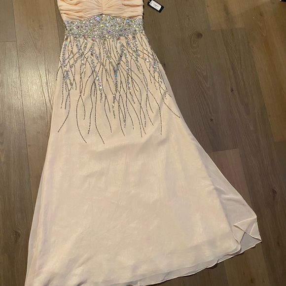 Evening Gown - Picture 3 of 4